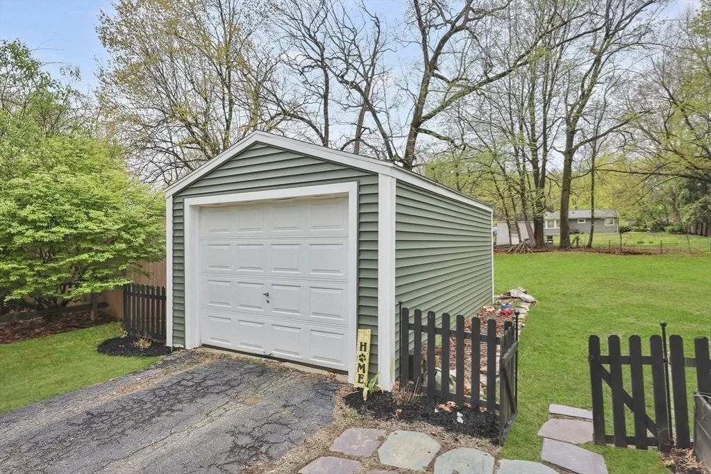 Photo of 152 Shady Brook Ln