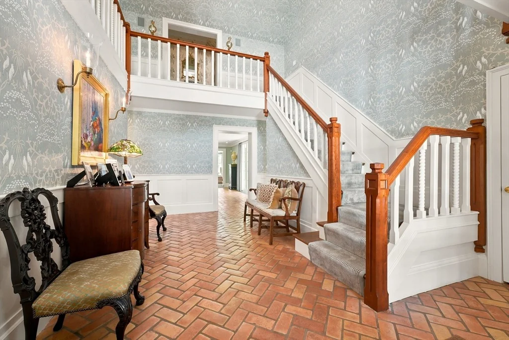 Photo of 819 & 825 Monument Street