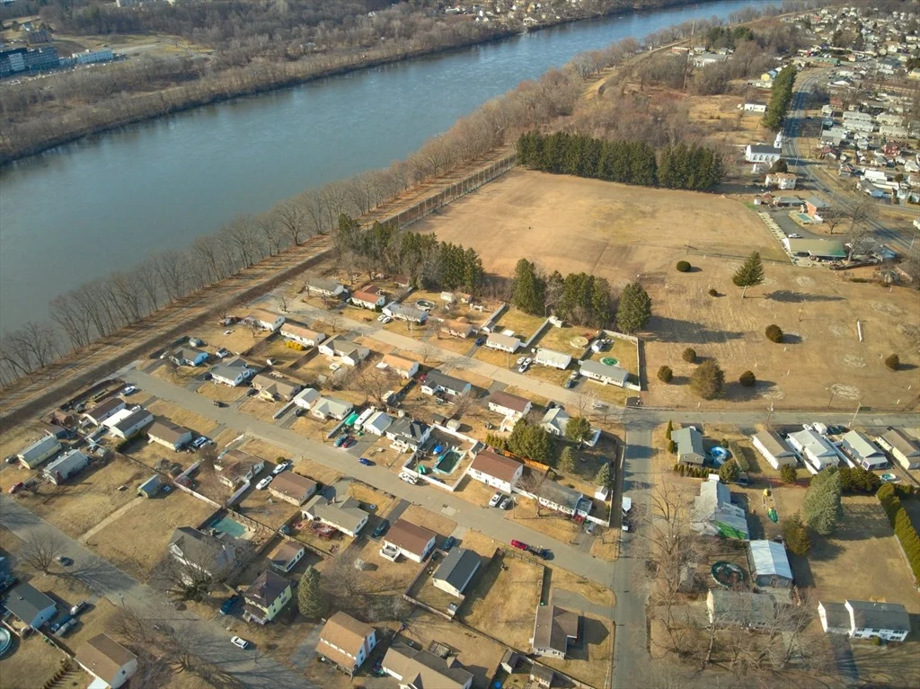 Photo of 380 Old Field Rd