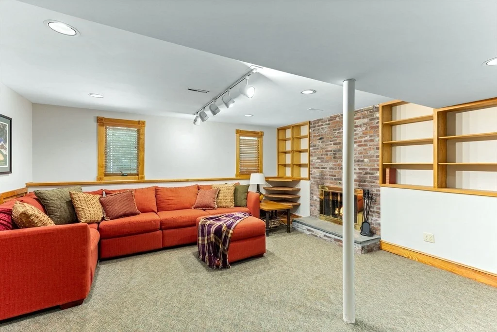 Photo of 15 Pond View Cir