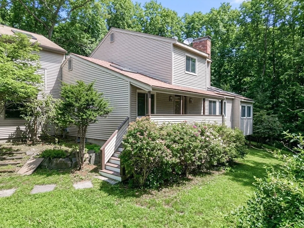 Photo of 215 North St
