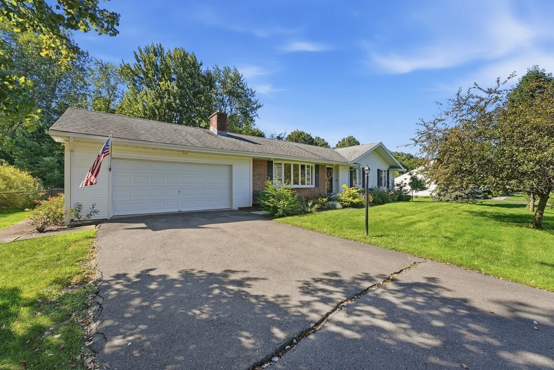 Photo of 19 Old Barn Road