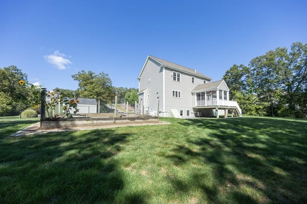Photo of 11 Willow Brook Ln