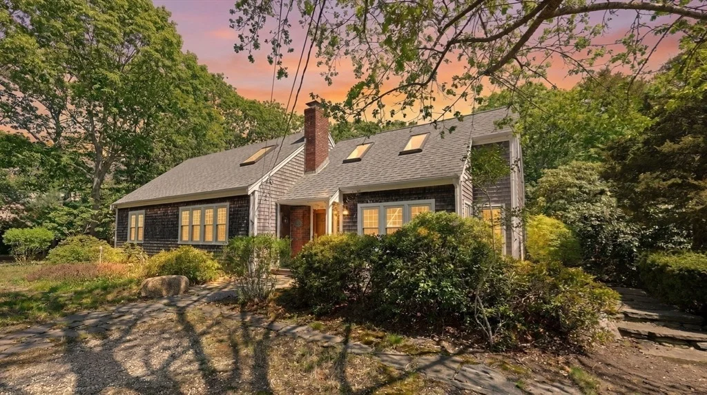 Photo of 90 Comanche Dr