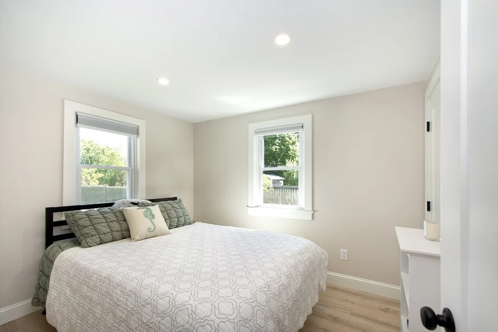 Photo of 90 Colonial Rd