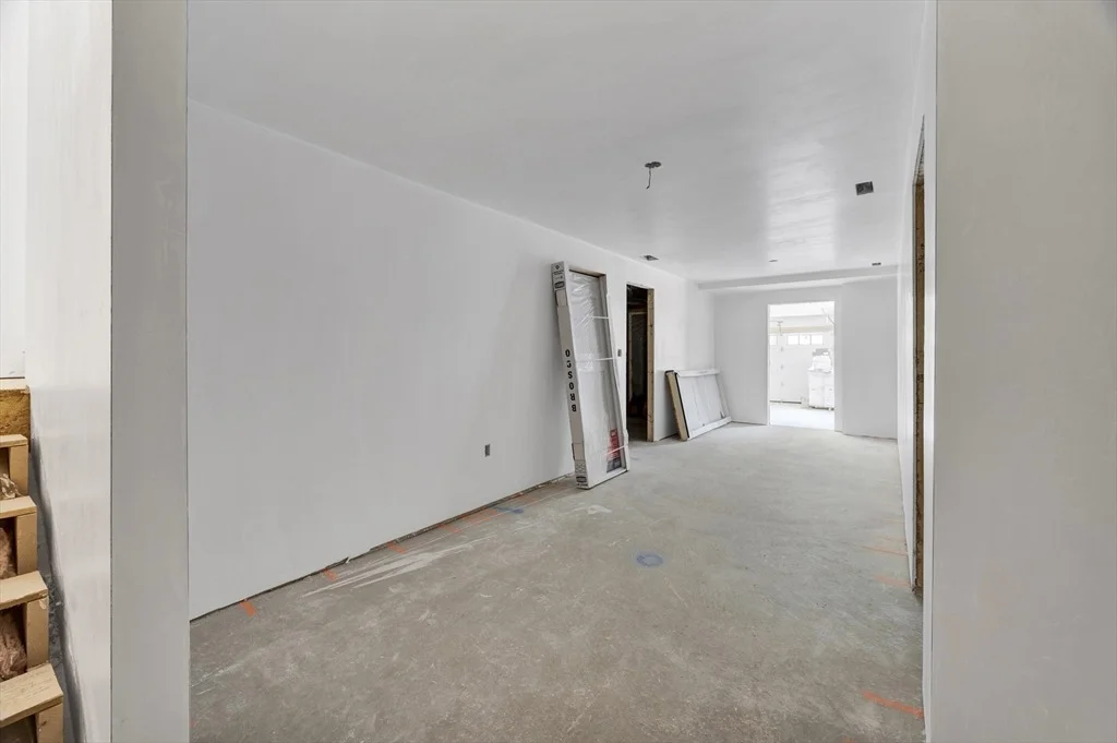 Photo of 18 Macdonald Dr