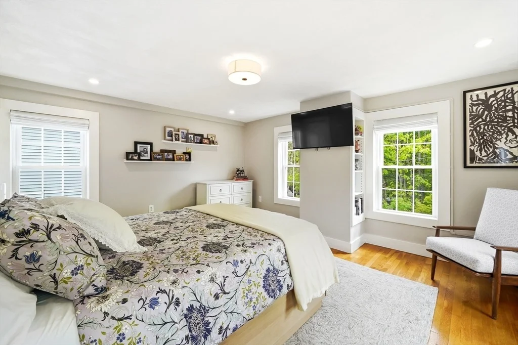 Photo of 11 Beacon St