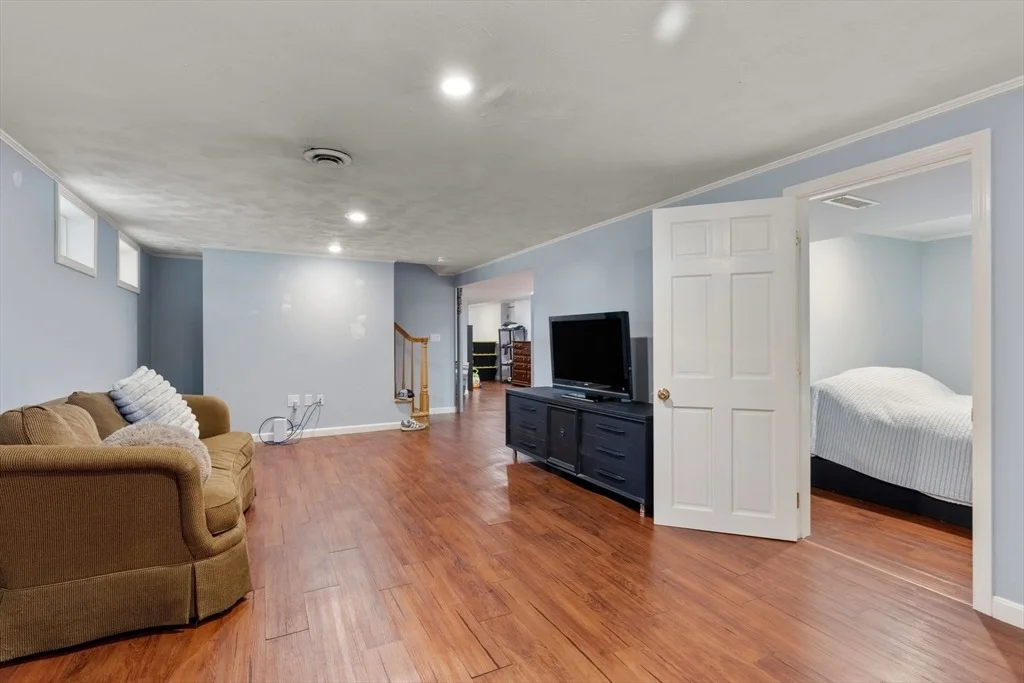 Photo of 987 Pleasant St