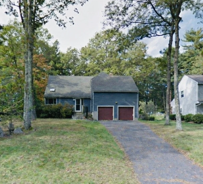 Photo of 18 Sherborne Cir