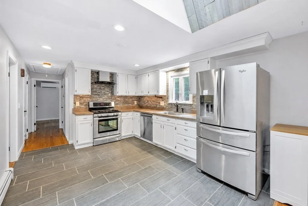 Photo of 16 Pine View Dr