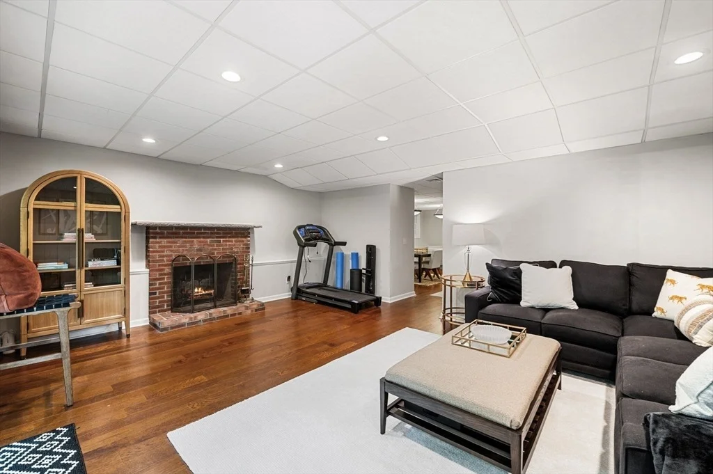 Photo of 12 Tarbox Ln