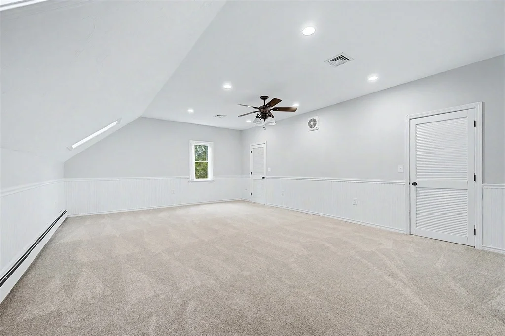 Photo of 8 Thomas Dr