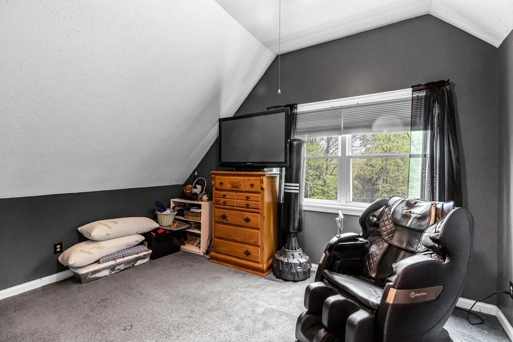 Photo of 302 Middlefield Rd
