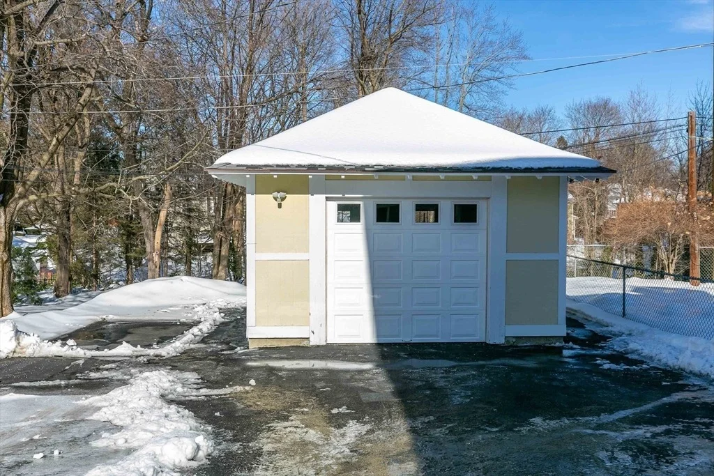 Photo of 907 Pleasant St
