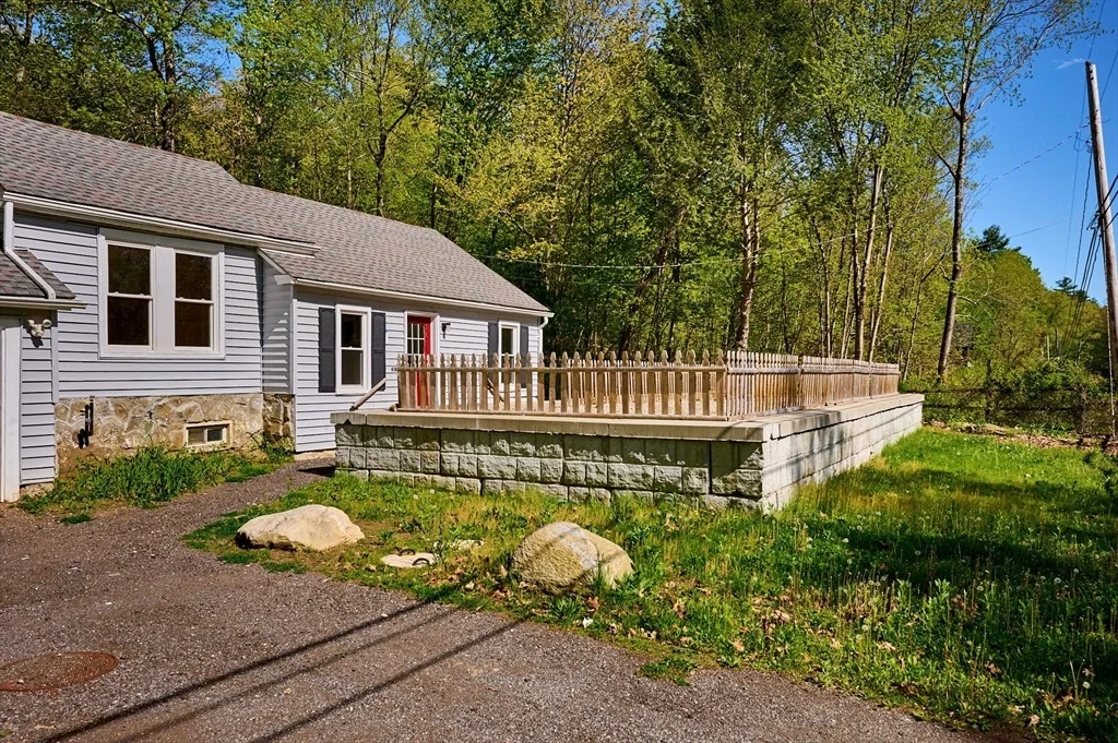 Photo of 140 Amherst Rd