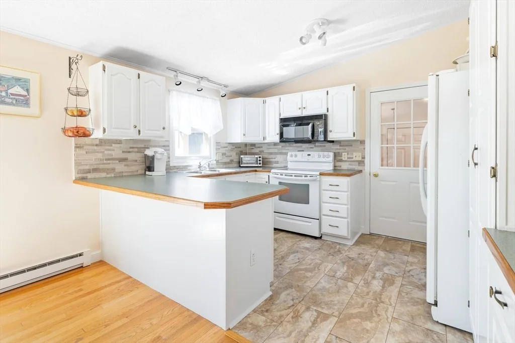 Photo of 47 Lakeview Ave
