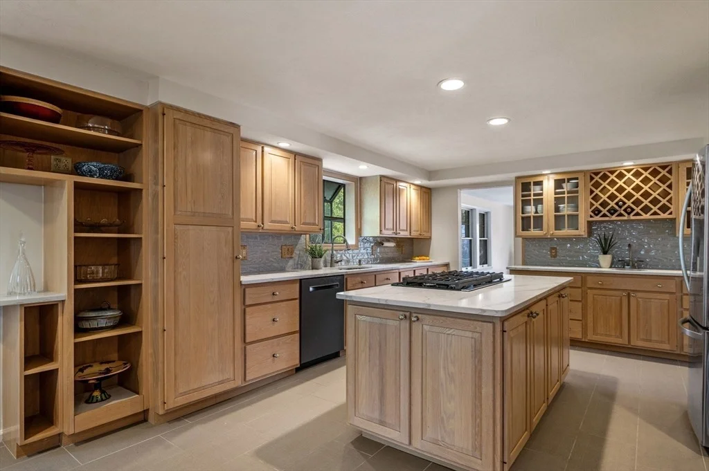 Photo of 170 Beacon St
