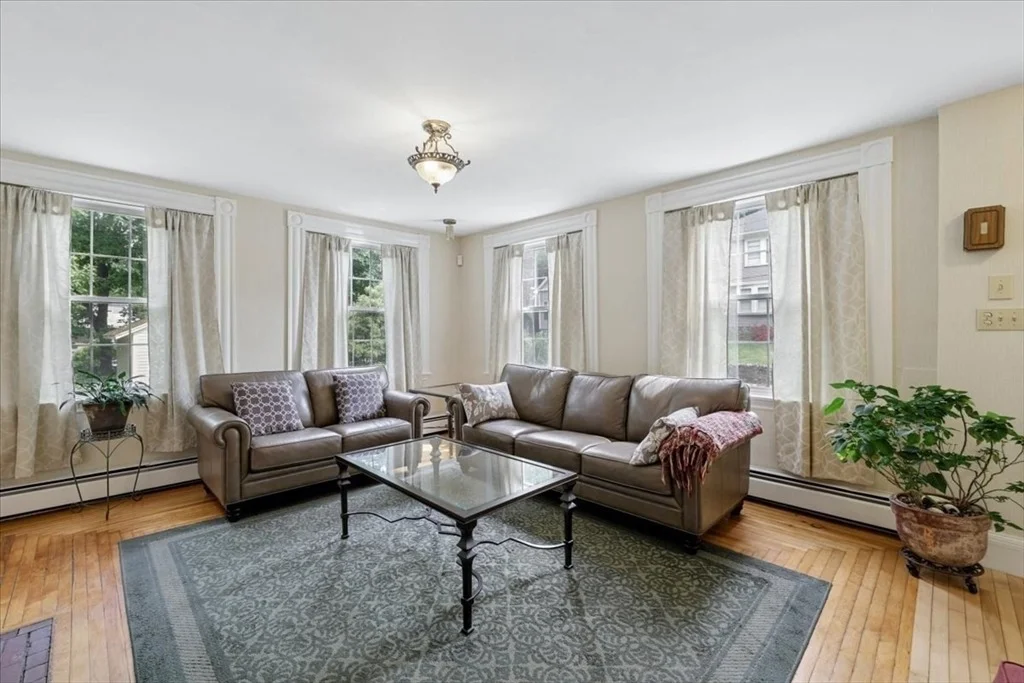 Photo of 10 Summit Ave