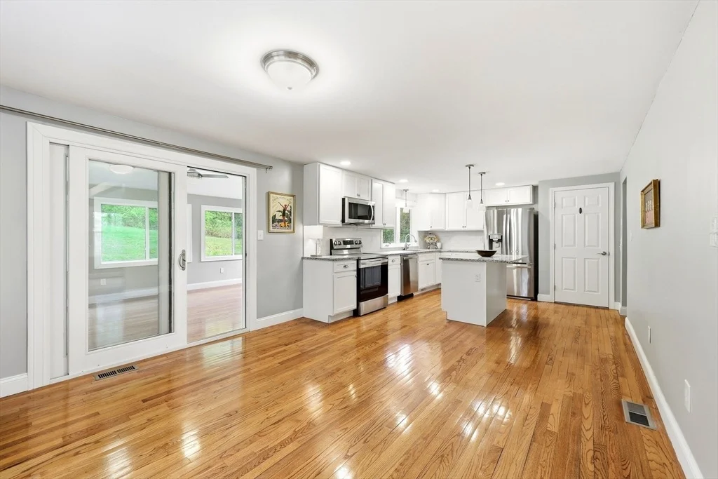 Photo of 1185 Bay Road