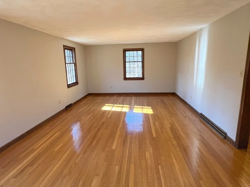 Photo of 43 Abbott Ln