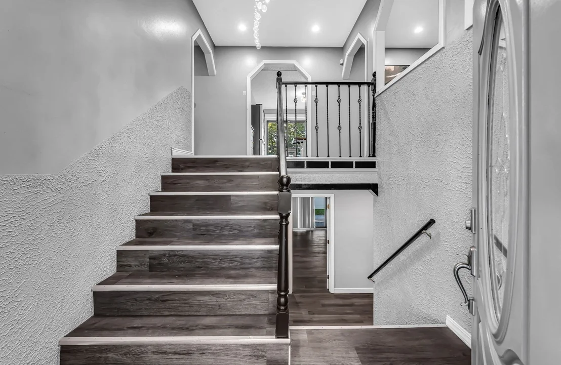 Photo of 10 Robert Dr
