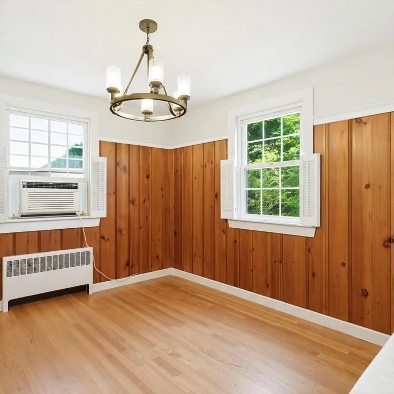 Photo of 4 Meadow Ln
