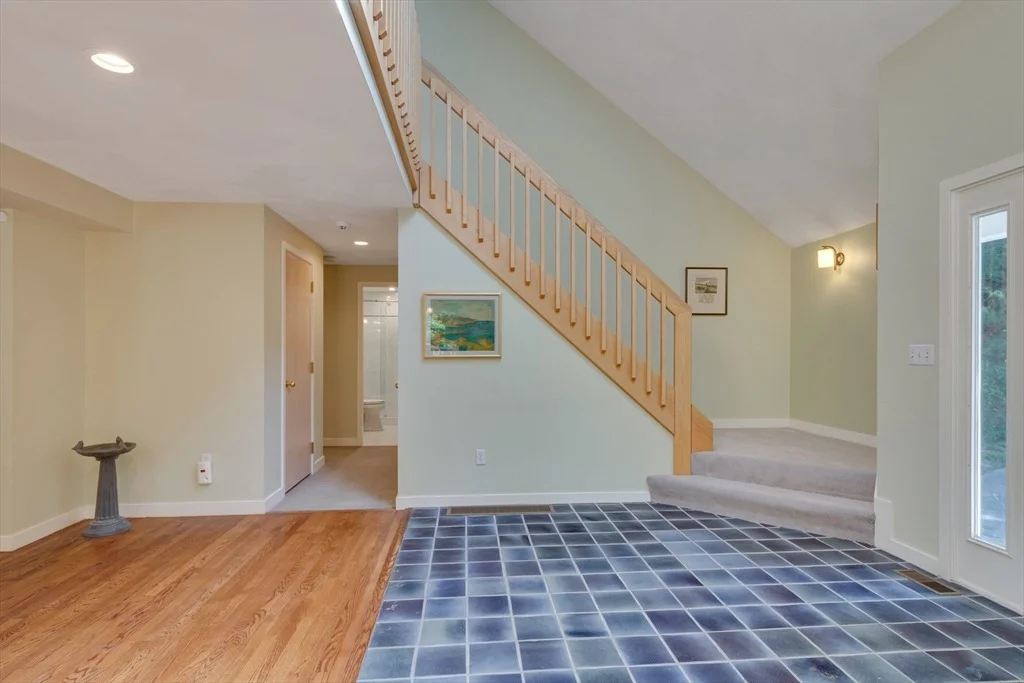 Photo of 15 Fieldstone Dr