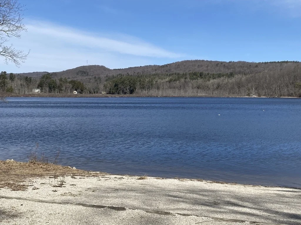 Photo of 106 Shore Rd