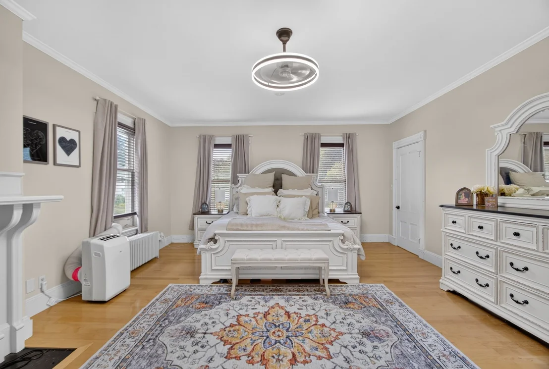 Photo of 141 Chestnut St