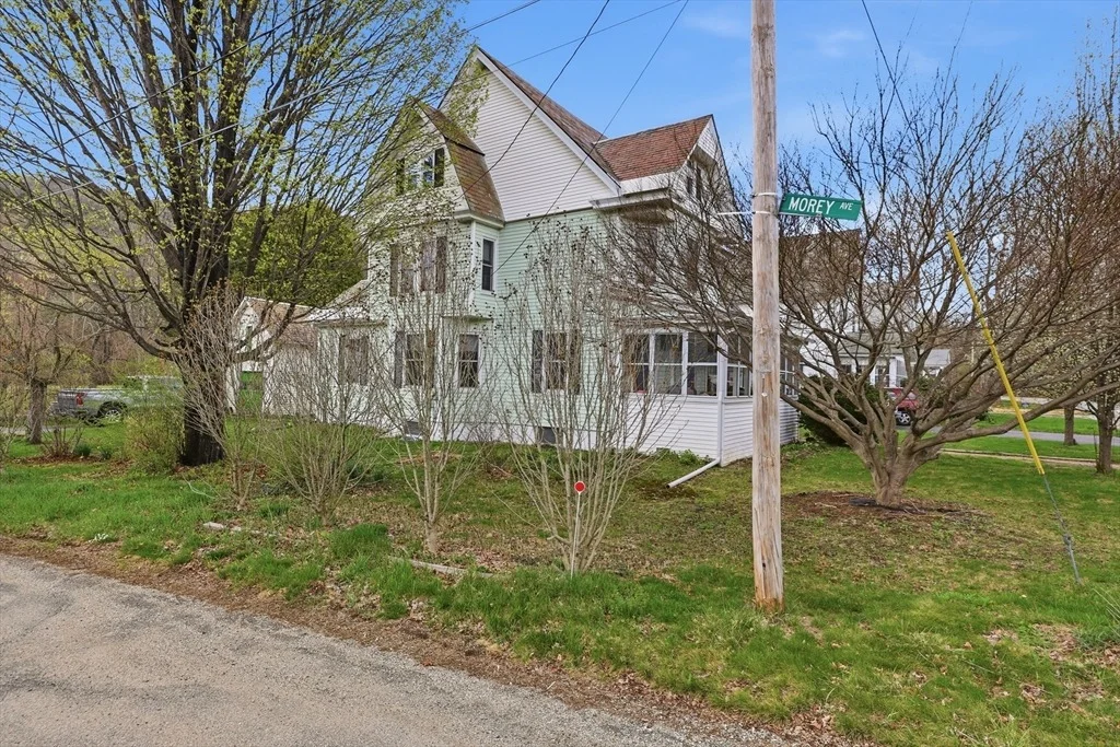 Photo of 84 Middlefield Rd