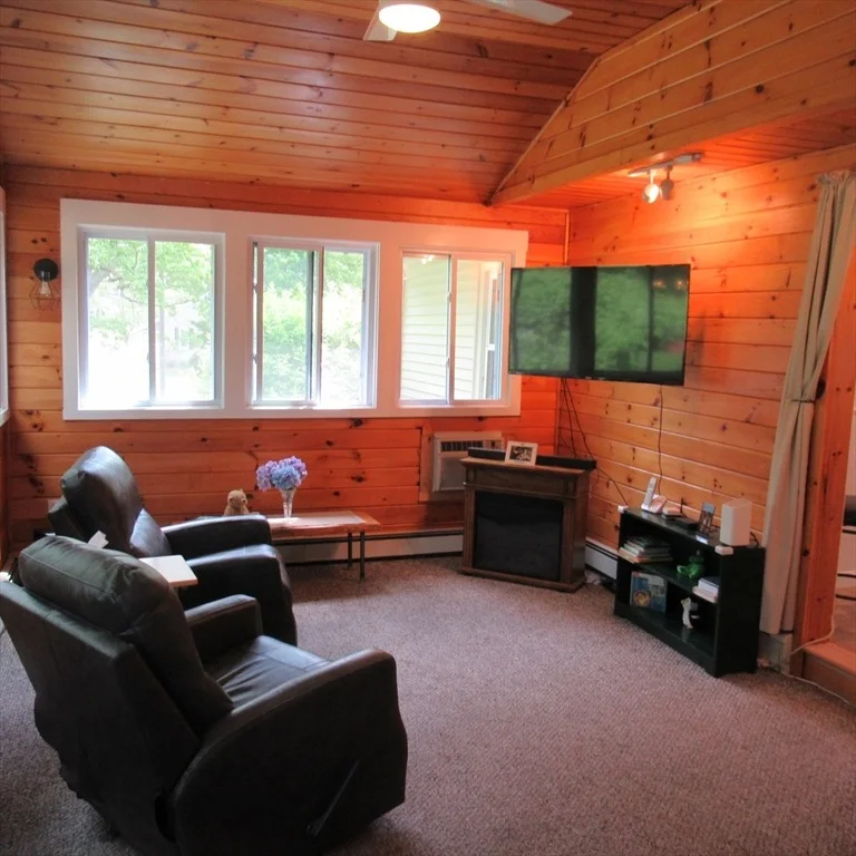 Photo of 82 Fox Ave