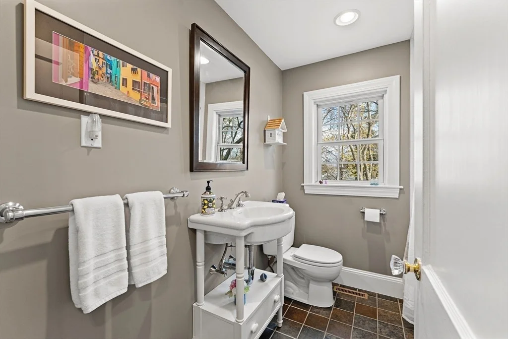 Photo of 1052 Greendale Ave