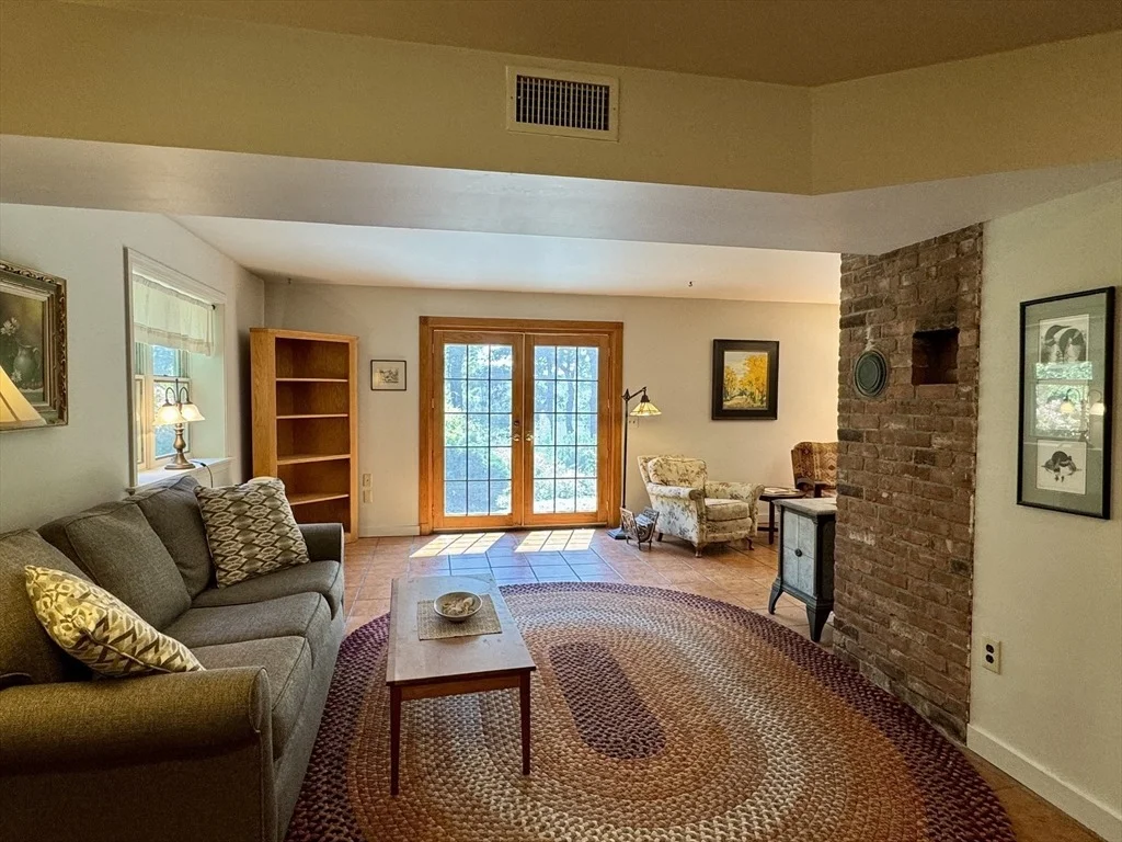 Photo of 1450 West Road