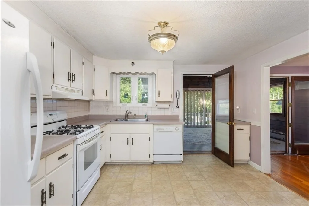 Photo of 15 Blue Jay Avenue
