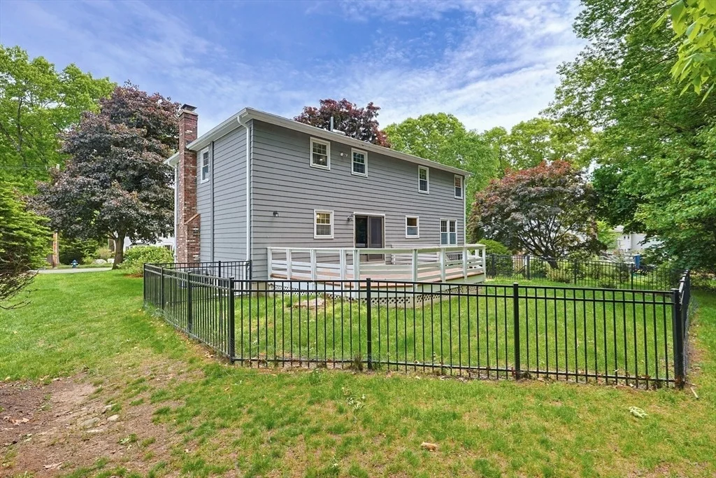 Photo of 7 Cahill Park Dr