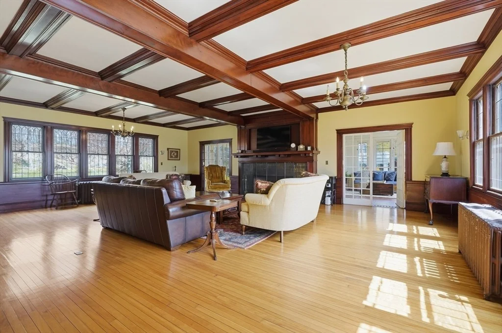 Photo of 372 Main St