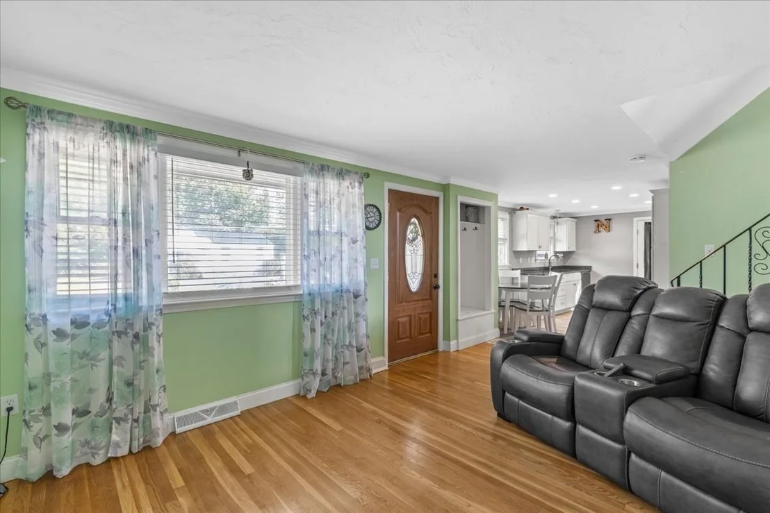 Photo of 105 Crestfield Dr