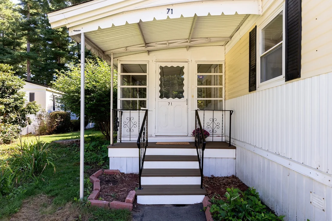 Photo of 71 Maplewood Dr
