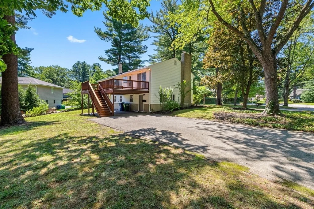 Photo of 71 Colonial Dr