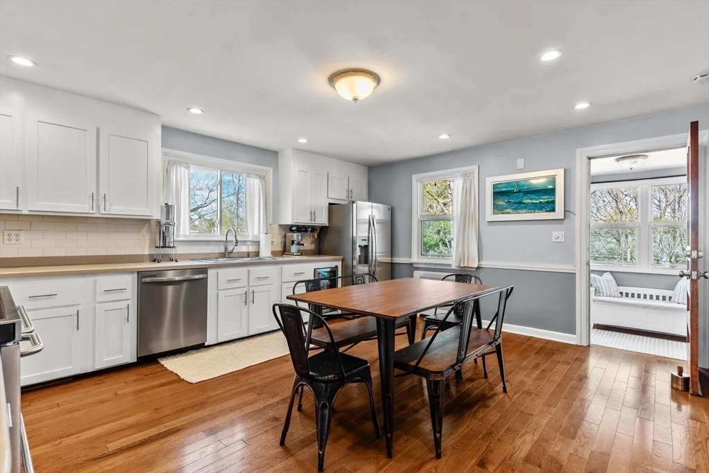 Photo of 28 Riverside Sq