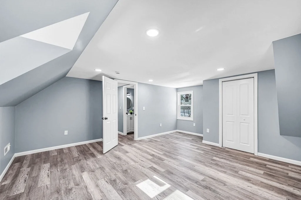 Photo of 297 Breckwood Blvd