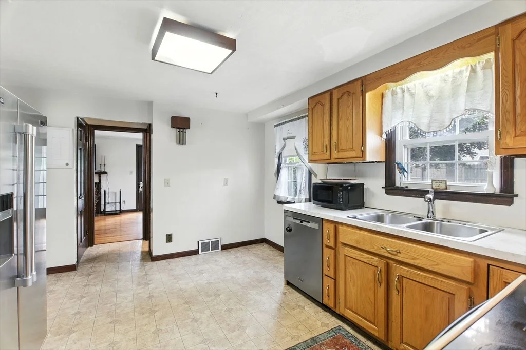Photo of 384 Abbott St