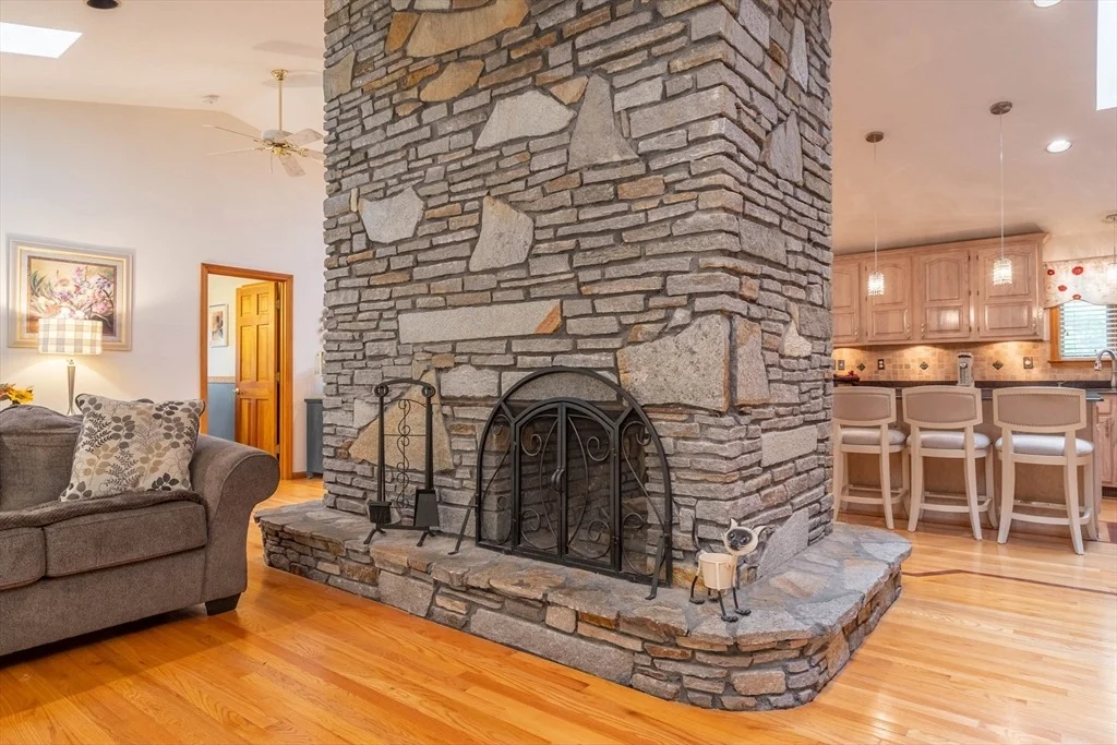 Photo of 25 Grandview Dr