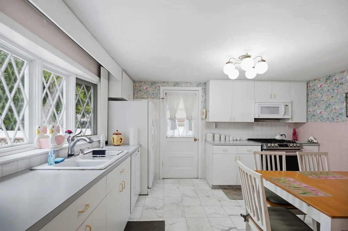 Photo of 37 Rustcraft Rd