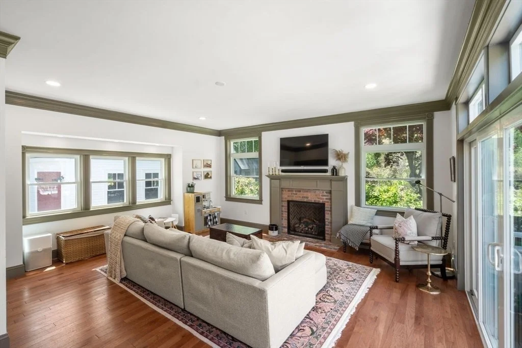 Photo of 979 Summer Street