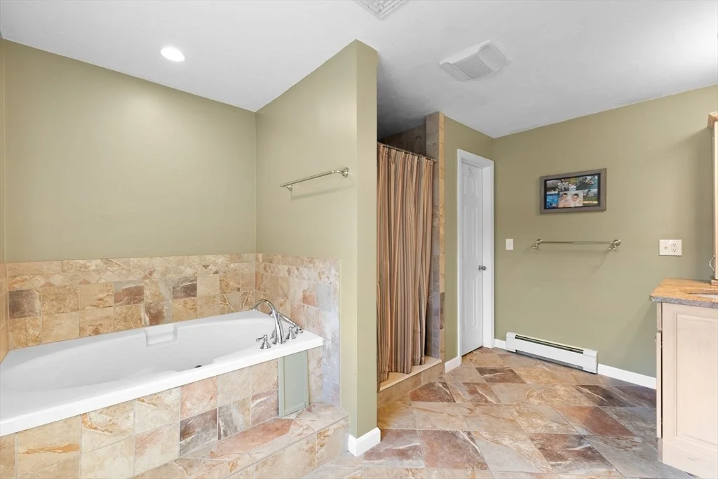Photo of 40 Tabway Ln