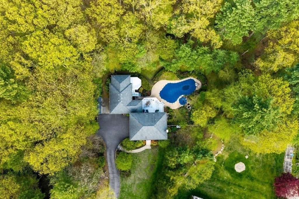 Photo of 25 Towpath Dr