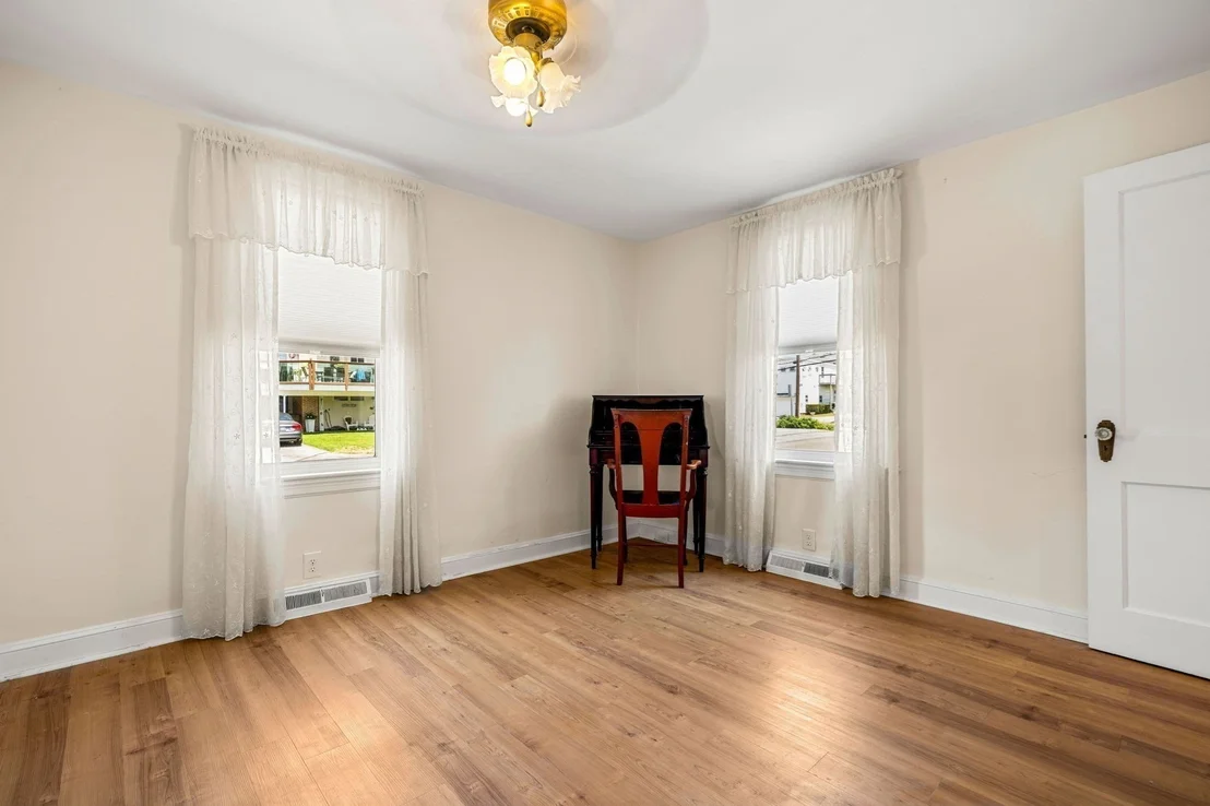 Photo of 1 Lewis Ave