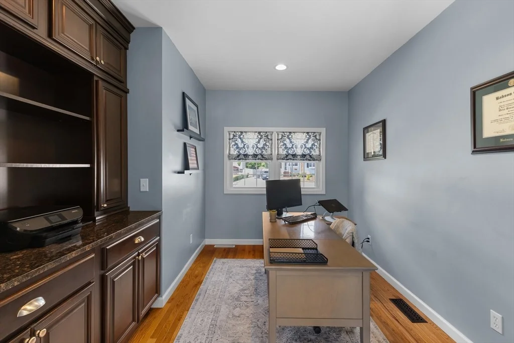 Photo of 7 Eaton Dr