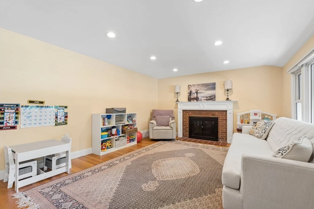 Photo of 83 Colgate Dr